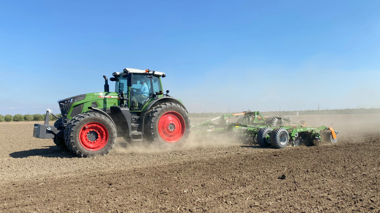 Fendt Tractor Pulling Amazone CatrosXL